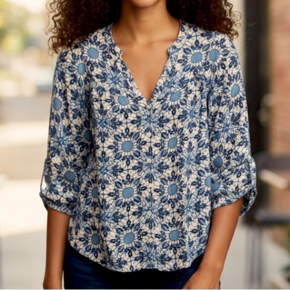 LUCKY BRAND XS Blue Floral Button Up Collar
